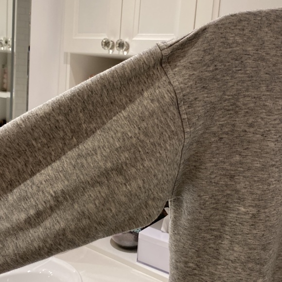 Uniqlo crop top - Picture 3 of 7